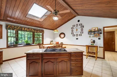 Entry Way - 13 Nassau Cir, Reading, PA 19607 photo 6 of 9