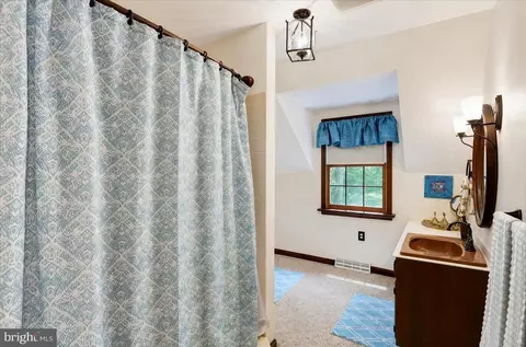 Bath - 13 Nassau Cir, Reading, PA 19607 photo 4 of 4