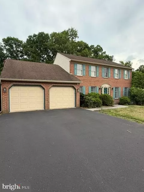402 Russell Ave, Douglassville, PA 19518