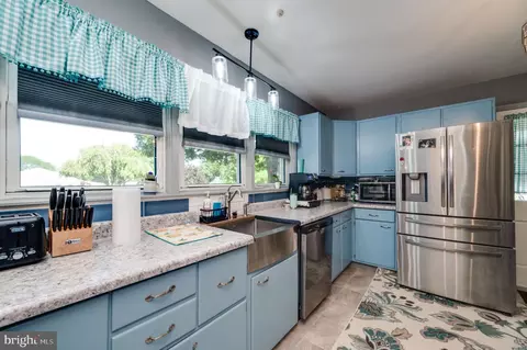 Kitchen - 1847 Elder St, Reading, PA 19604 photo 2 of 5