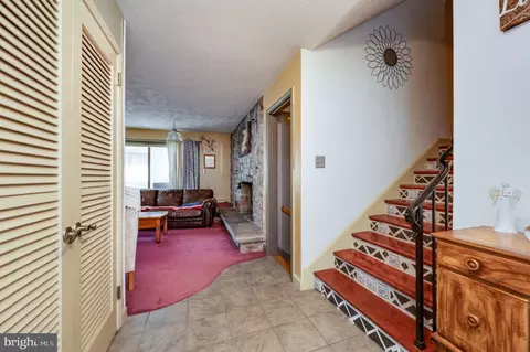 Entry Way - 1847 Elder St, Reading, PA 19604 photo 2 of 5