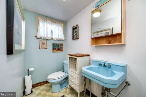 Bath - 1847 Elder St, Reading, PA 19604 photo 6 of 6