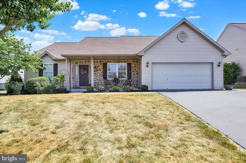 111 Day Lily Dr, Sinking Spring, PA 19608