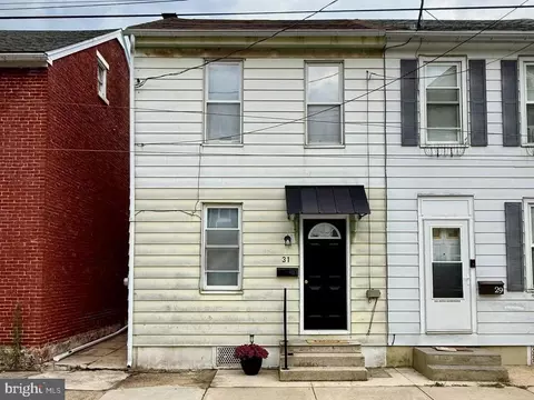 31 W Washington St, Fleetwood, PA 19522