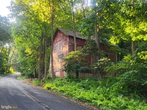 44 Wetzel Rd, Macungie, PA 18062