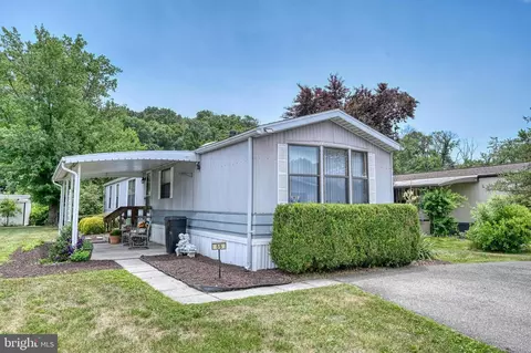 55 Blarney Cir, Mohrsville, PA 19541