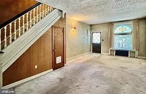 Living - 910 N 5th St, Reading, PA 19601 photo 2 of 3