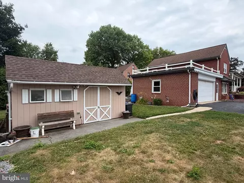 Exterior - 801 Lobelia Ave, Reading, PA 19605 photo 4 of 6