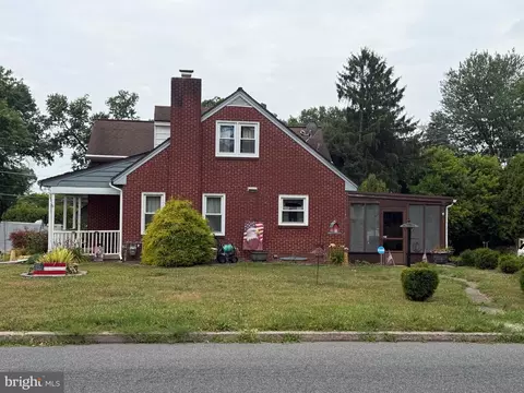 Exterior - 801 Lobelia Ave, Reading, PA 19605 photo 3 of 6