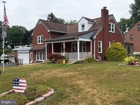 Exterior - 801 Lobelia Ave, Reading, PA 19605 photo 2 of 6