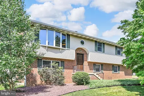 648 W Spring St, Fleetwood, PA 19522