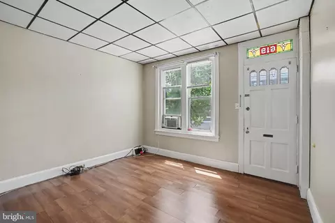 Living - 619 Willow St, Reading, PA 19602 photo 2 of 2