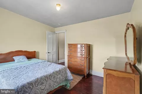 Bedroom - 619 Willow St, Reading, PA 19602 photo 4 of 5