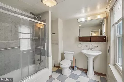 Bath - 619 Willow St, Reading, PA 19602 photo 1 of 1