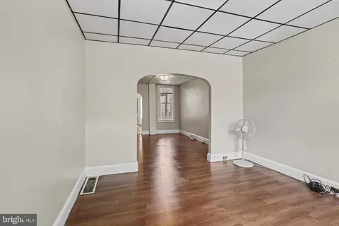 Living - 619 Willow St, Reading, PA 19602 photo 1 of 2