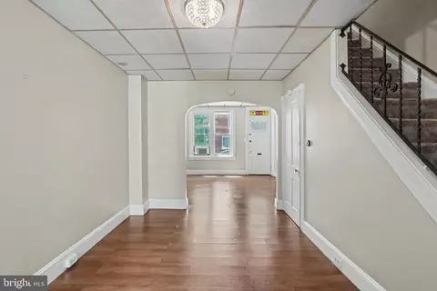 Entry Way - 619 Willow St, Reading, PA 19602 photo 2 of 9