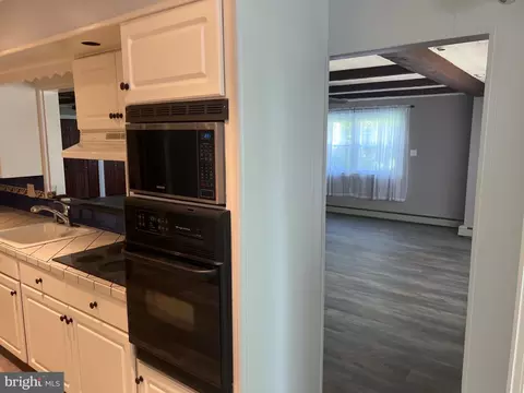 Entry Way - 16 Wendy Rd, Reading, PA 19601 photo 3 of 3