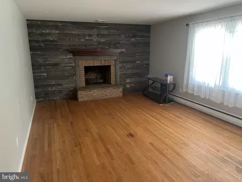 Living - 16 Wendy Rd, Reading, PA 19601 photo 3 of 17