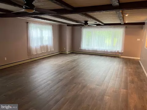 Living - 16 Wendy Rd, Reading, PA 19601 photo 16 of 17