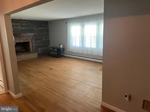 Living - 16 Wendy Rd, Reading, PA 19601 photo 2 of 17