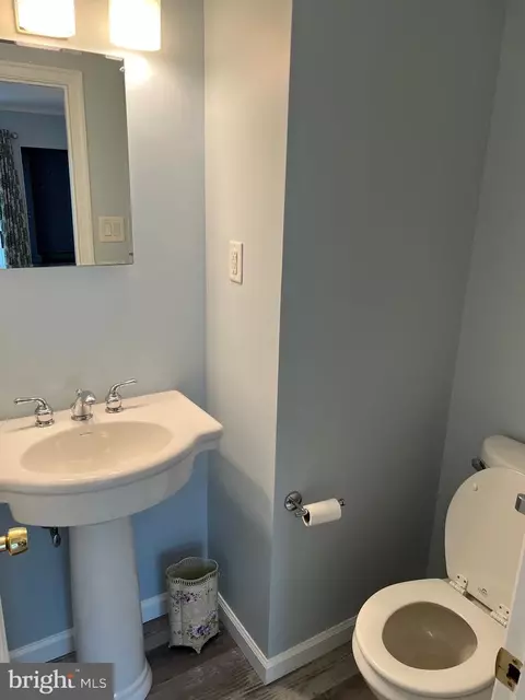 Bath - 16 Wendy Rd, Reading, PA 19601 photo 5 of 8