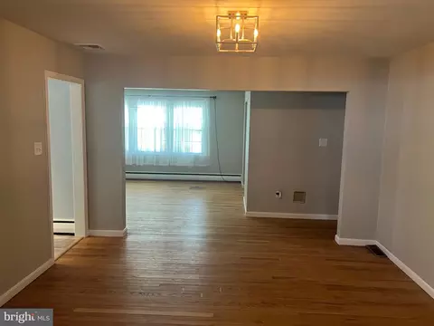 Living - 16 Wendy Rd, Reading, PA 19601 photo 5 of 17