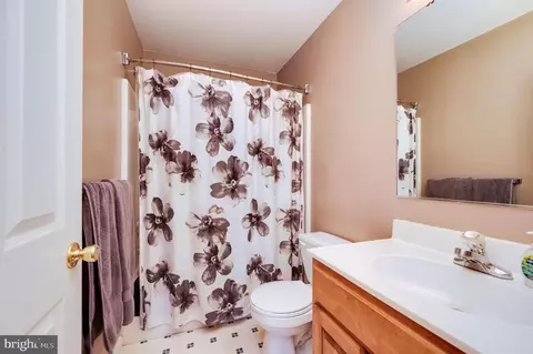 Bath - 391 Sioux Ct, Reading, PA 19608 photo 1 of 2