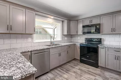 Kitchen - 2401 Bell Dr, Reading, PA 19609 photo 2 of 3