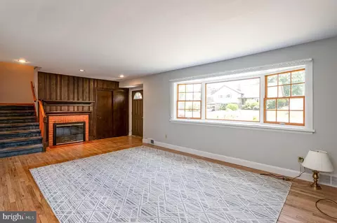 Living - 2401 Bell Dr, Reading, PA 19609 photo 3 of 5