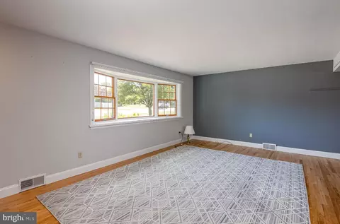 Living - 2401 Bell Dr, Reading, PA 19609 photo 2 of 5