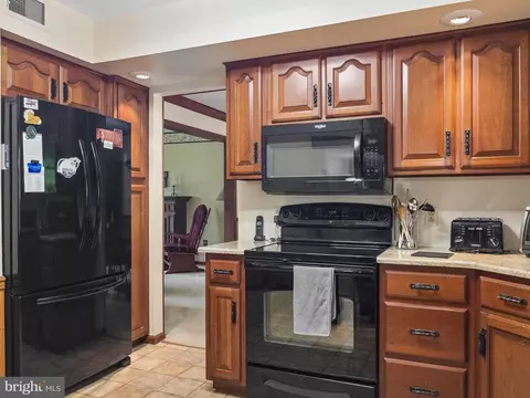 Kitchen - 407 Miller Rd, Reading, PA 19608 photo 2 of 4
