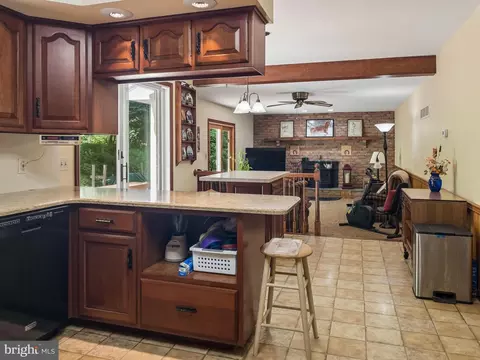 Kitchen - 407 Miller Rd, Reading, PA 19608 photo 3 of 4