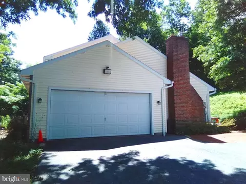 Exterior - 407 Miller Rd, Reading, PA 19608 photo 11 of 14
