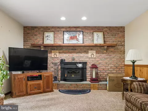 Living - 407 Miller Rd, Reading, PA 19608 photo 1 of 2