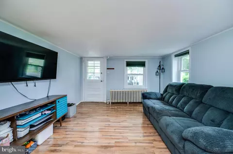 Living - 404 Seiberts Ct, Reading, PA 19609 photo 1 of 1