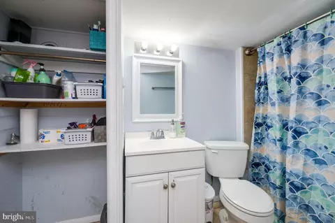 Bath - 404 Seiberts Ct, Reading, PA 19609 photo 1 of 2