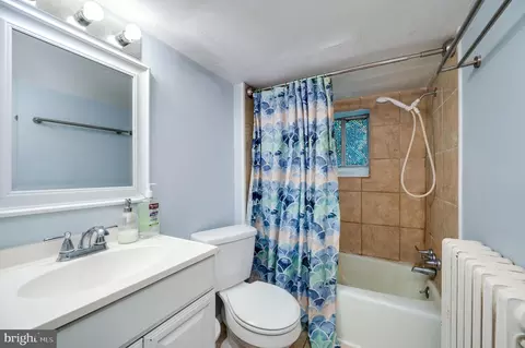 Bath - 404 Seiberts Ct, Reading, PA 19609 photo 2 of 2