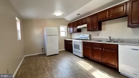 Entry Way - 310 N 4th St, Reading, PA 19601 photo 4 of 7