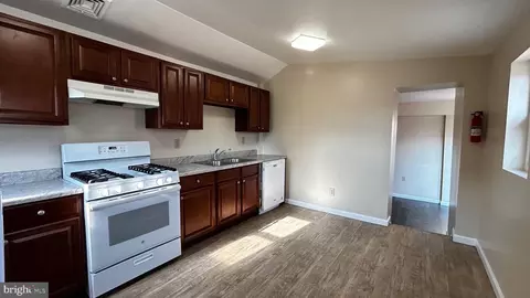 Entry Way - 310 N 4th St, Reading, PA 19601 photo 5 of 7