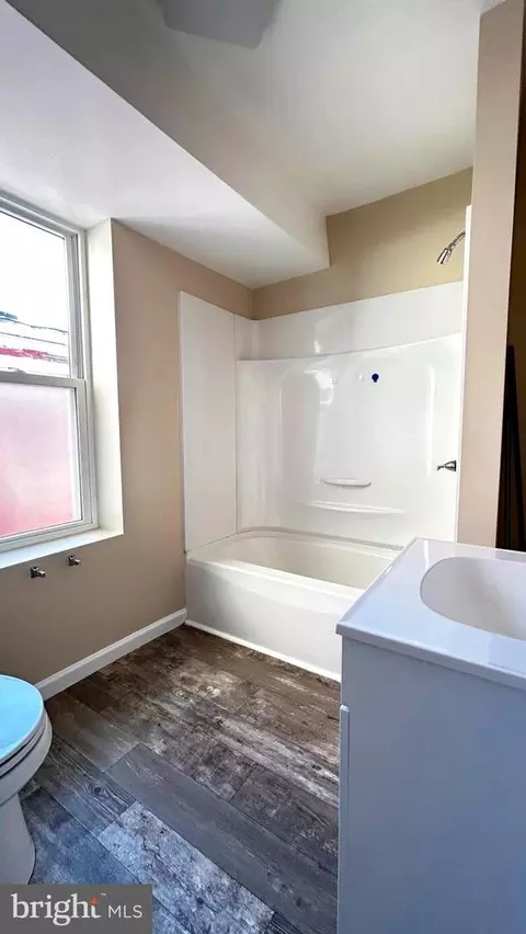 Bath - 310 N 4th St, Reading, PA 19601 photo 1 of 1