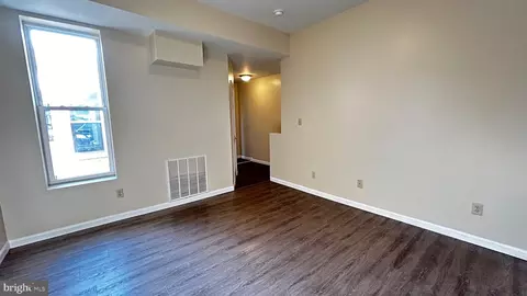Living - 310 N 4th St, Reading, PA 19601 photo 3 of 4