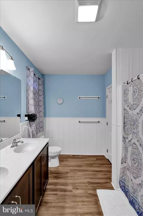 Bath - 640 Ebersole Rd, Reading, PA 19605 photo 4 of 5