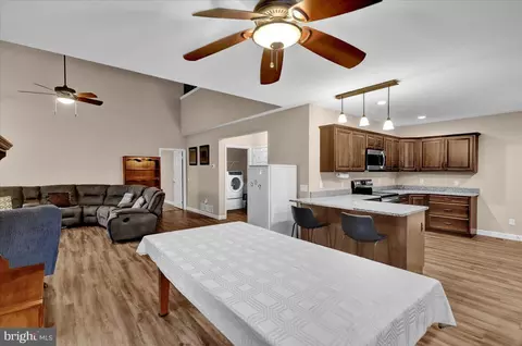 Entry Way - 640 Ebersole Rd, Reading, PA 19605 photo 4 of 5
