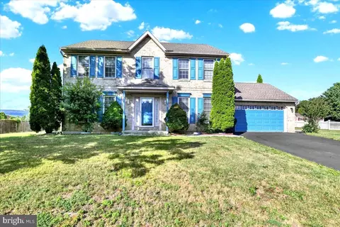 209 Battenkill Dr, Douglassville, PA 19518