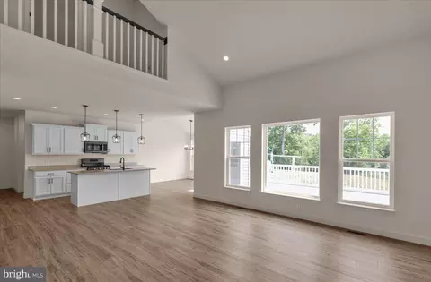 Living - 331 Chatsworth Ct, Reading, PA 19608 photo 3 of 4