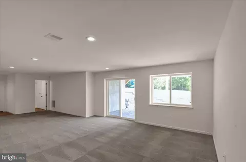 Living - 331 Chatsworth Ct, Reading, PA 19608 photo 4 of 4