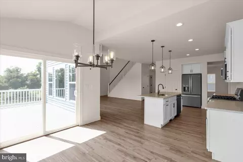 Entry Way - 331 Chatsworth Ct, Reading, PA 19608 photo 6 of 12