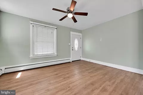 Living - 1038 Fern Ave, Reading, PA 19607 photo 3 of 6