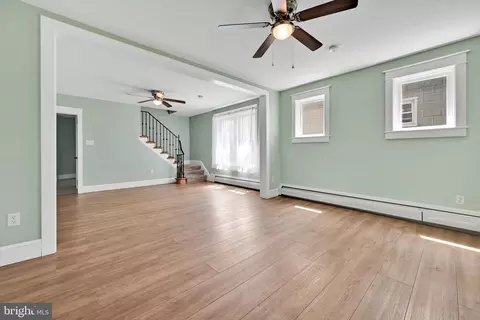 Living - 1038 Fern Ave, Reading, PA 19607 photo 2 of 6