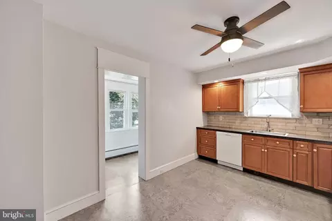 Entry Way - 1038 Fern Ave, Reading, PA 19607 photo 1 of 2